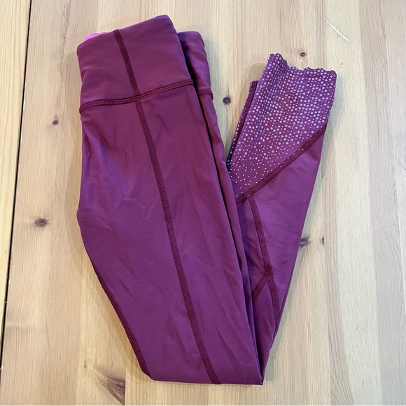 Lululemon size 2 scalloped leggings maroon - Picture 8 of 8